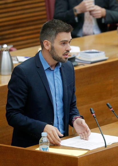 El portavoz de Compromís, Fran Ferri, durante su intervención en el debate de política general en las Cortes Valencianas.