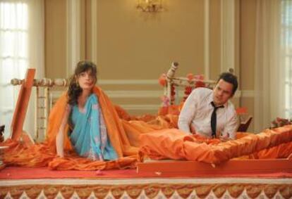 Zooey Deschanel y Jake Johnson tienen una relación amor-odio en la serie de televisión 'New Girl'.