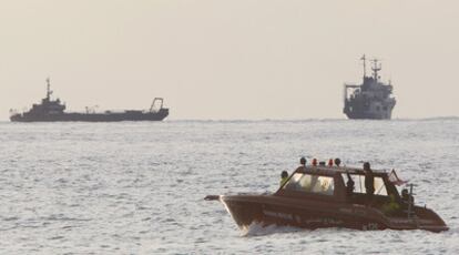 Varios barcos del Ejército libanés colaboran en las labores de búsqueda y recuperación del avión siniestrado