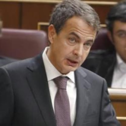 El presidente del Gobierno, José Luis Rodríguez Zapatero, en la sesión de Control al Gobierno en el Congreso de los Diputados