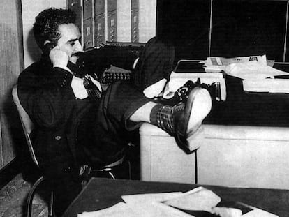 Garc&iacute;a M&aacute;rquez en la redacci&oacute;n de &#039;El Espectador&#039; de Bogot&aacute; en 1954. 