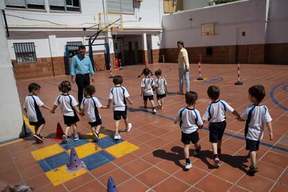 Alumnos del colegio San Joaquín en Linares.