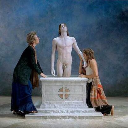 Imagen del vídeo <i>Emergencia,</i> de Bill Viola.