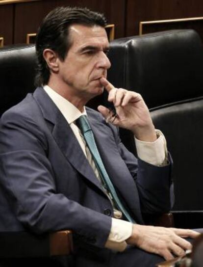 El ministro de Industria, Energía y Turismo, José Manuel Soria, durante el pleno que hoy ha celebrado el Congreso de los Diputados.