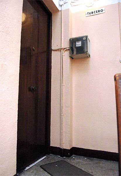 Puerta del piso de Zaragoza donde se produjo el crimen.