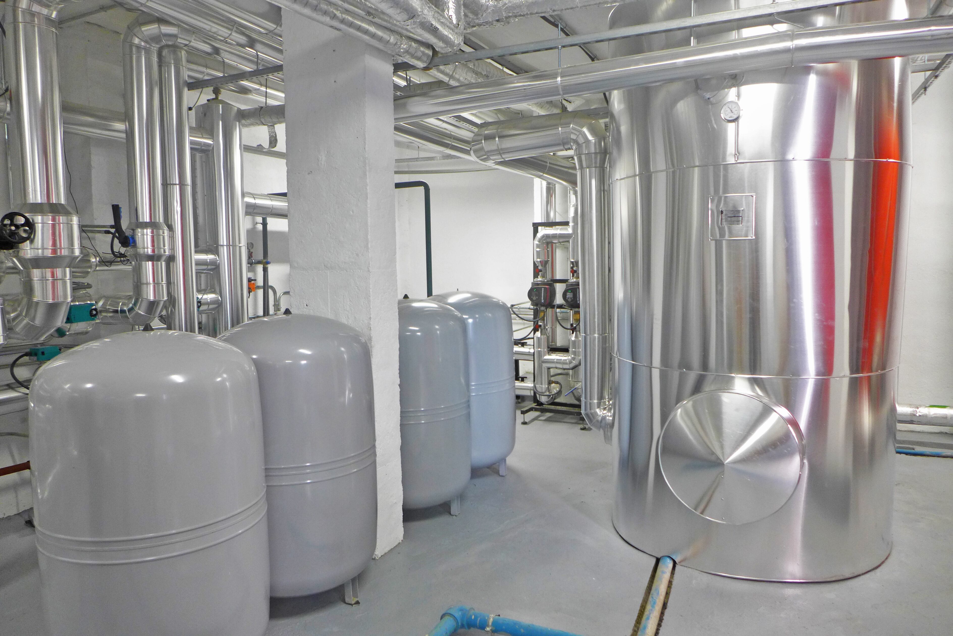 Sistema híbrido de calefacción y agua caliente sanitaria en una mancomunidad en Alcorcón que ha sido la primera en emitir CAE.
