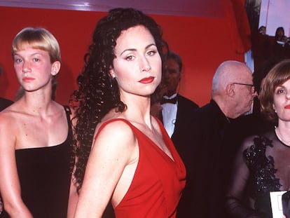 La actriz Minnie Driver en la ceremonia de los premios Oscar de 1998.