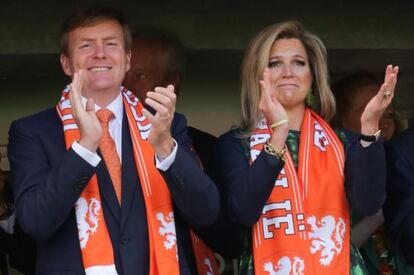 Los Reyes de Holanda, durante un partido de su selección en Brasil.