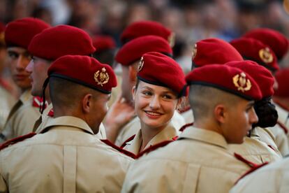 La princesa Leonor participaba con los cadetes de la Academia General Militar de Zaragoza en la ofrenda a la Virgen del Pilar, el 6 de octubre.