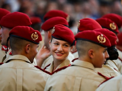 La princesa Leonor participaba con los cadetes de la Academia General Militar de Zaragoza en la ofrenda a la Virgen del Pilar, el 6 de octubre.