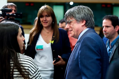 Laura Borràs y Carles Puigdemont, el 5 de julio en el Parlamento Europeo, en Bruselas el 5 de julio.