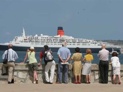 El 'Queen Elizabeth II' atraca en Getxo