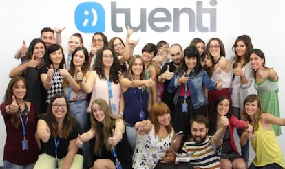 Members of Tuenti Móvil's customer service department.