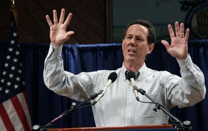 Santorum en un mitin en Misisipí.