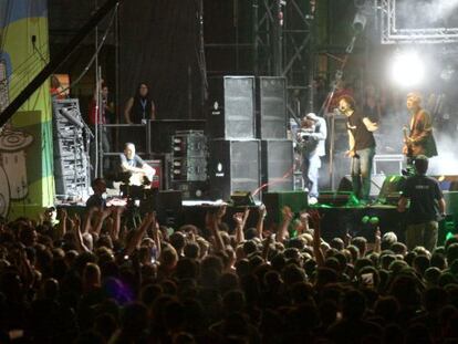 Actuación de Charlatans en el FIB del 2004
