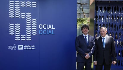 El president de la Generalitat, Carles Puigdemont, amb el president d'Agbar, Ángel Simón.