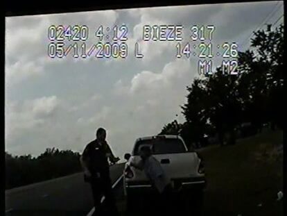 Un policía dispara a una anciana por una disputa de tráfico