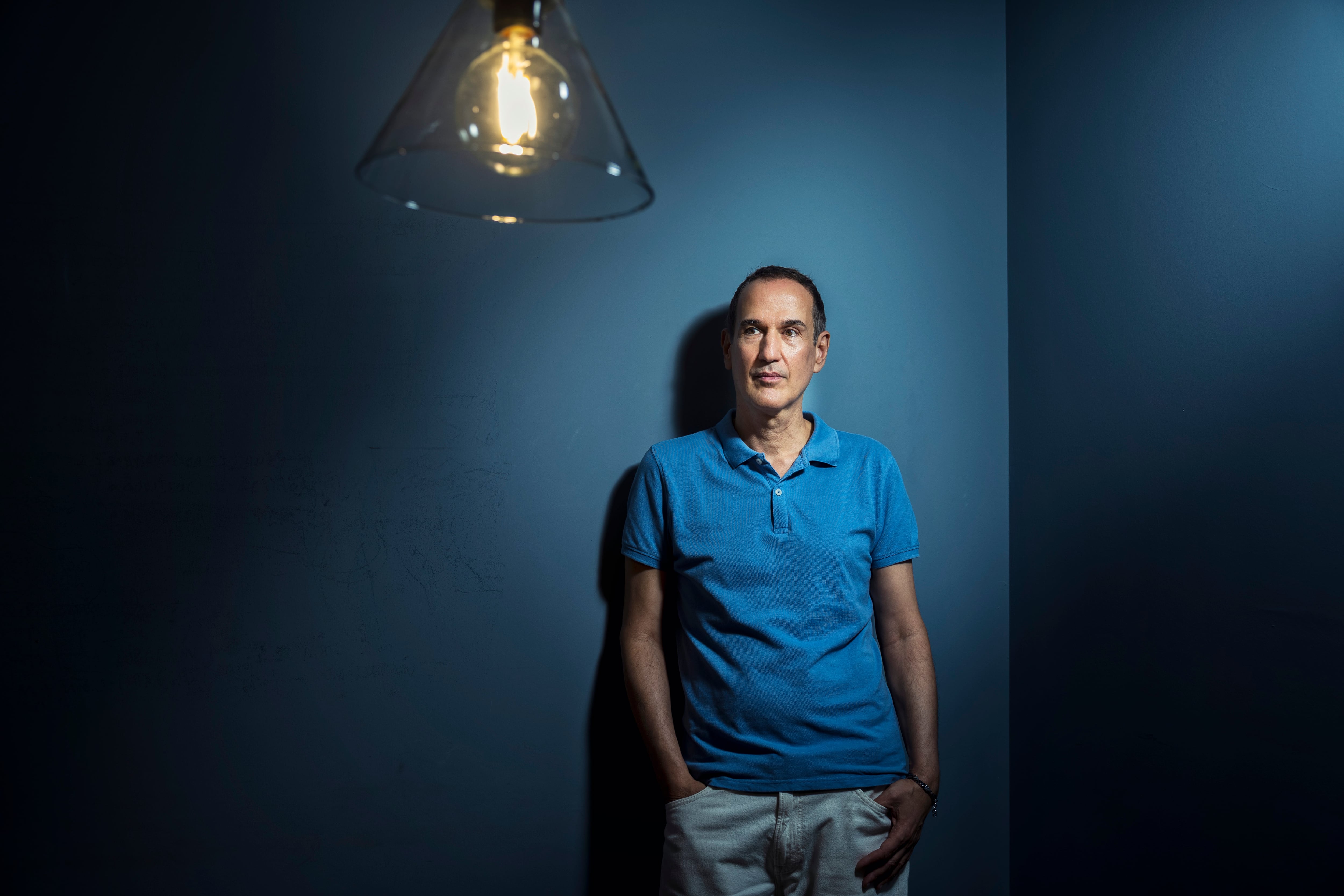 Roberto Santiago, escritor, fotografiado en La Casa del Libro de la Gran Vía de Madrid, el pasado 19 de septiembre.