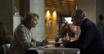 Charlotte Rampling y Jim Broadbent, en 'El sentido de un final'.