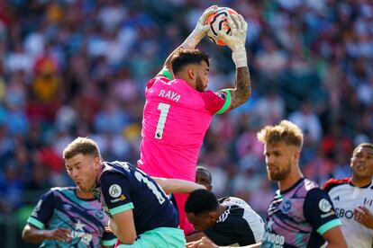 David Raya durante un partido entre el Brentford y el Fullham, el pasado 23 de julio.