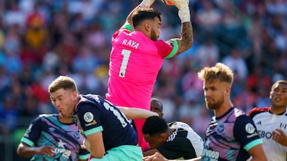 David Raya durante un partido entre el Brentford y el Fullham, el pasado 23 de julio.