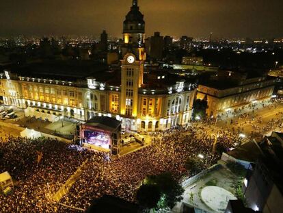 Palco na região central durante a Virada Cultural 2016.