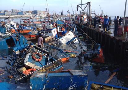 Barcos hundidos en Iquique, norte de Chile, tras el terremoto.