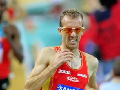 Sergio S&aacute;nchez, camino de la medalla de plata en los 3.000m del Mundial de Doha en pista cubierta, en 2010.
 