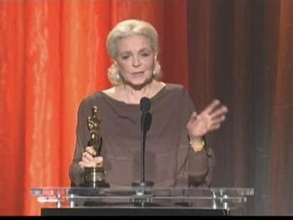 Lauren Bacall recibe el Oscar Honorífico por su trayectoria profesional