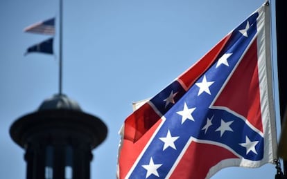 La bandera confederada davant del Capitoli de Columbia, Carolina del Sud