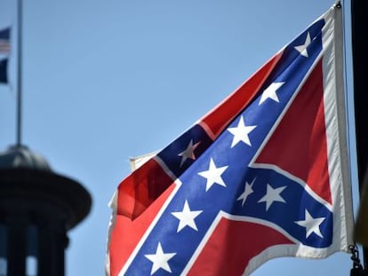 La bandera confederada davant del Capitoli de Columbia, Carolina del Sud