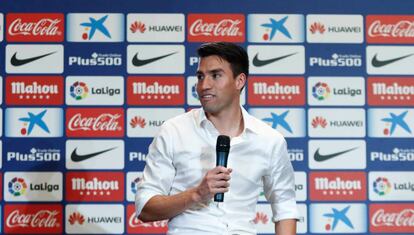Gaitán durante su presentación en el Vicente Calderón
