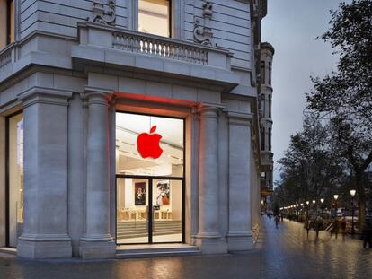 Apple tiñe de rojo sus tiendas y su web para combatir el SIDA