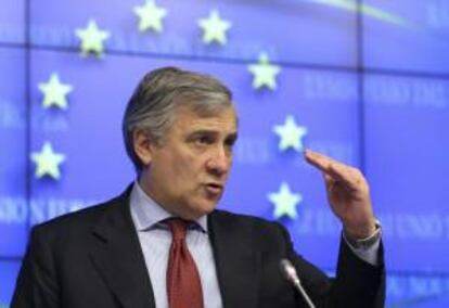 El vicepresidente de la CE y responsable de Industria, Antonio Tajani, da una rueda de prensa en el ámbito del Consejo de ministros de Competitividad de la UE en la sede del organismo en Bruselas (Bélgica) hoy. EFE , lunes 10 de diciembre de 2012.