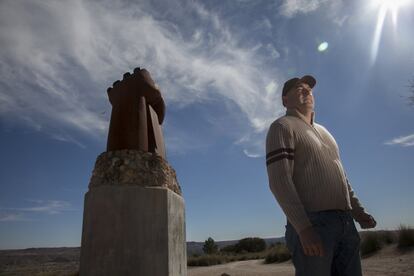 David Loriente, vecino de Morata de Tajuña, lleva años trabajando desinteresadamente con la Asociación Tajar para recuperar los lugares de la batalla del Jarama. Recientemente el ayuntamiento ha comenzado las excavaciones arqueológicas en las trincheras al pie del monumento de Martín Chirino.