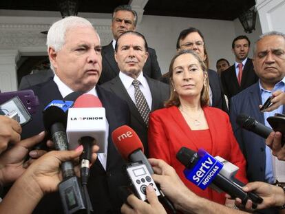 El presidente de Panam&aacute;, Ricardo Martinelli, junto a la ministra espa&ntilde;ola de Fomento, Ana Pastor.