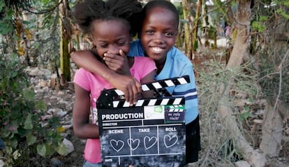 Dos de los niños que han participado en los talleres y la película colectiva 'Me llamo Haití, bienvenidos'.