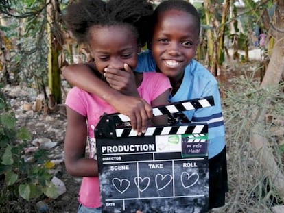 Dos de los niños que han participado en los talleres y la película colectiva 'Me llamo Haití, bienvenidos'.