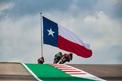 Pecco Bagnaia, este viernes, seguido por dos pilotos en el circuito de las Américas.