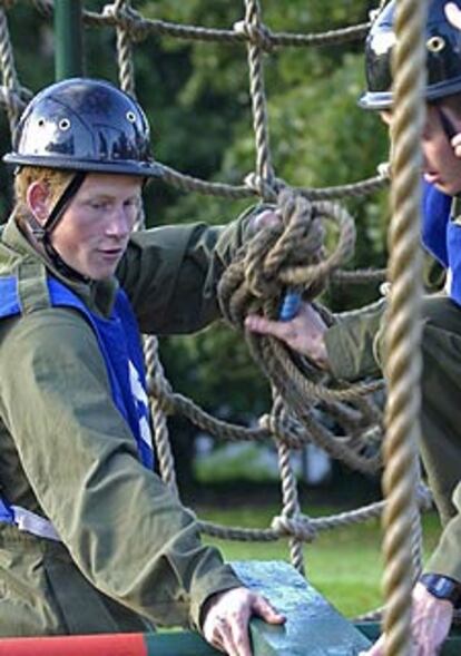 El príncipe Enrique, durante un ejercicio militar en Westbury.