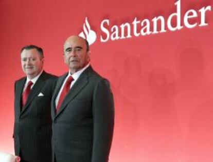 El presidente del Banco Santander, Emilio Botín (d), y el consejero delegado, Alfredo Sáenz. EFE/Archivo