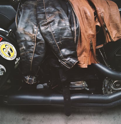 Detalle de una de las motos que el fotógrafo guarda en su estudio.