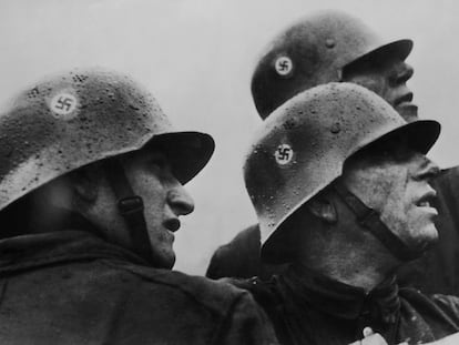 Soldados alemanes desplegados en Francia, en una fotografía datada en 1943.