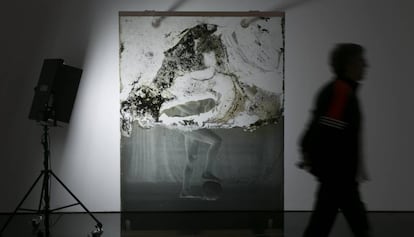 'Archeology', de Zaatari, a partir de una placa de vidrio deteriorada localizada en Trípoli.