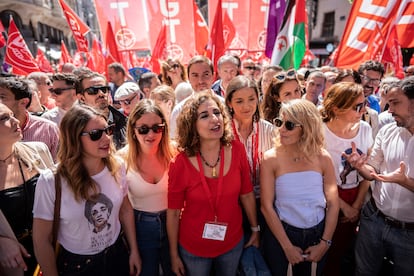 De izquierda a derecha, la ministra de Igualdad, Irene Montero, la candidata de Podemos a la Comunidad de Madrid, Alejandra Jacinto, la ministra de Hacienda, María Jesús Montero, y la vicepresidenta del Gobierno, Yolanda Díaz, en la manifestación del 1 de mayo en Madrid.