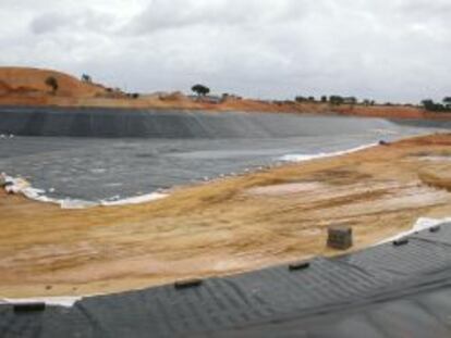 Los tejidos sintéticos de Geotexan protegen el terreno y ayudan a impermeabilizar infraestructuras como las obras hidráulicas. Es el caso de esta balsa ubicada en la provincia de Alicante.