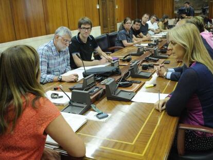 Momento de la comisión de investigación del Ayuntamiento de Vitoria sobre un contrato firmado bajo el mandato de Alfonso Alonso.