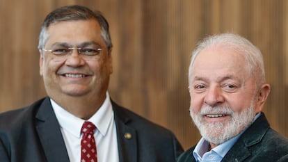 Flávio Dino con Lula da Silva luego de ser nombrado Ministro del Tribunal Supremo, este lunes en Brasilia.