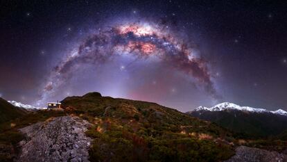 'Bluff Hut'. Mungo River Valley, New Zealand.