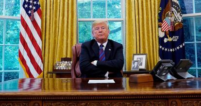 Trump, hablando con Peña Nieto, el lunes en la Casa Blanca.